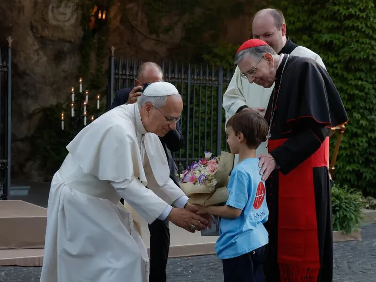 Il Papa e il Rosario con un milione di bambini: «Gesù, donaci la pace»