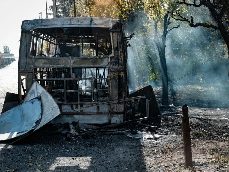 Un giorno di ordinario terrore in Ucraina: 33 morti. E Putin chiama il generale «Armageddon»