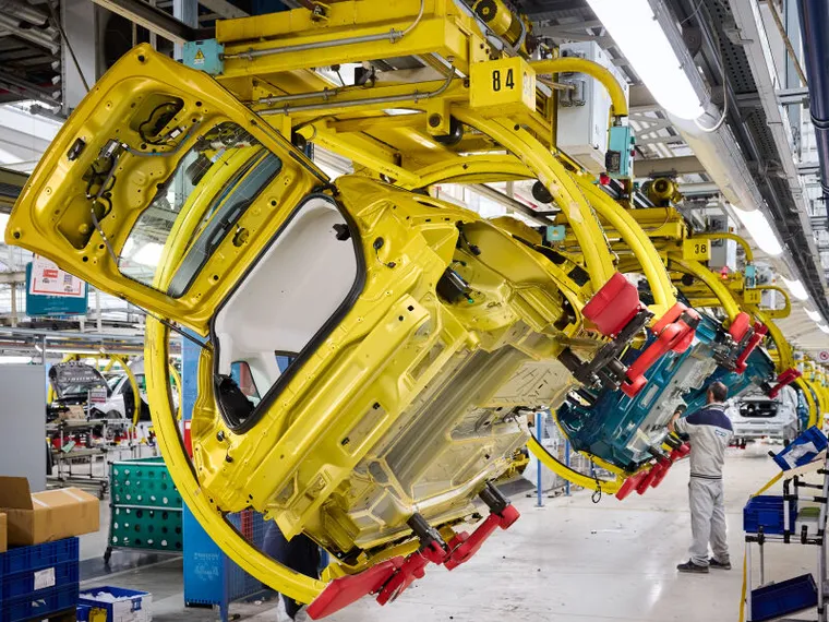 Un’auto su sette arriva dalla Cina: quanto lavoro resta in Europa?