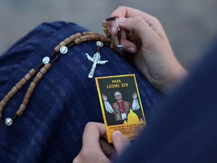 Il Papa torna a lavorare dal “Gemelli”. «Il polmone operato in ripresa»