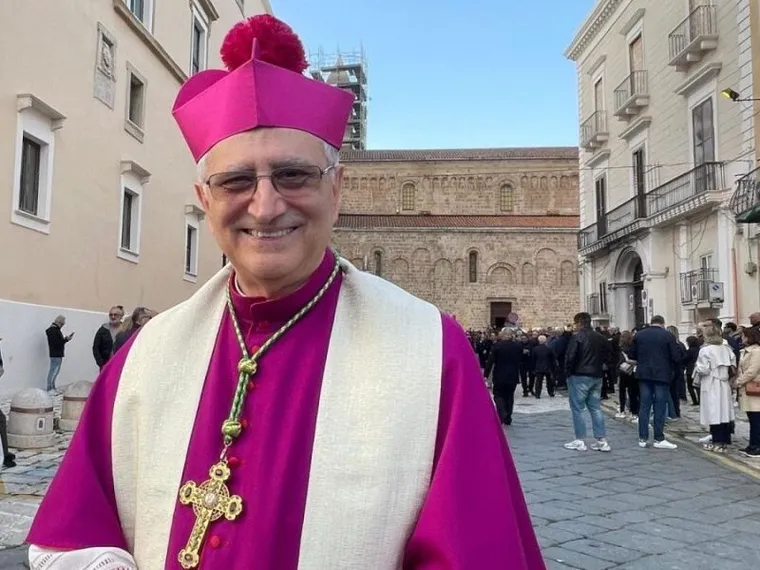 L'arcivescovo di Taranto: «No a divisioni, immaginiamo insieme un futuro diverso per la città»
