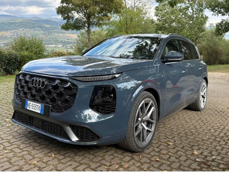 Dal lusso al fango: la doppia sfida di Audi tra spazio, spina e prestazioni