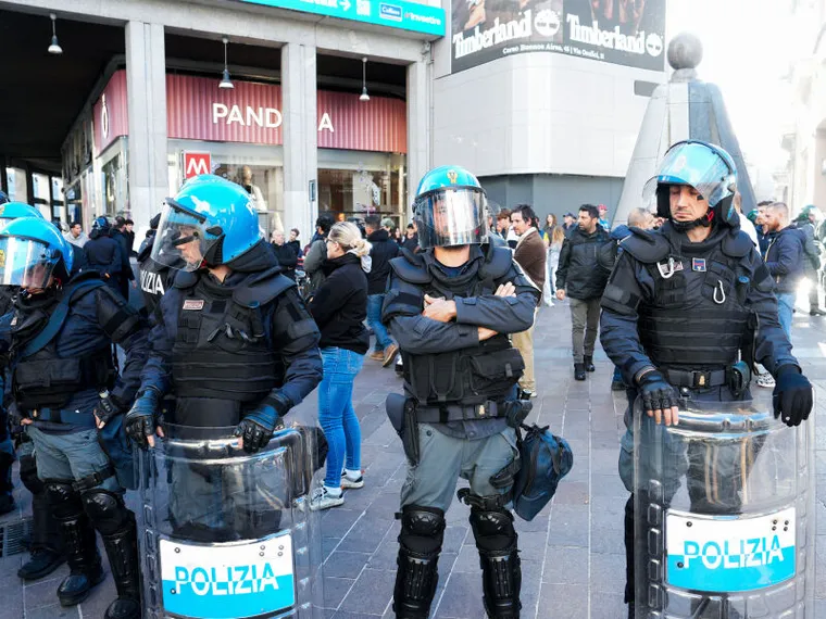 Io, la mia scorta, i disordini in piazza e il rispetto che dobbiamo a chi indossa la divisa