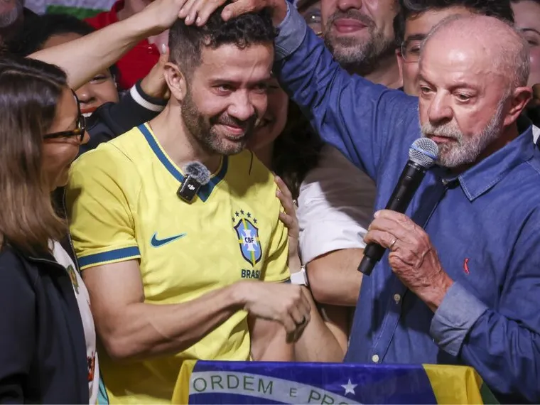 André Janones con Lula dopo la vittoria