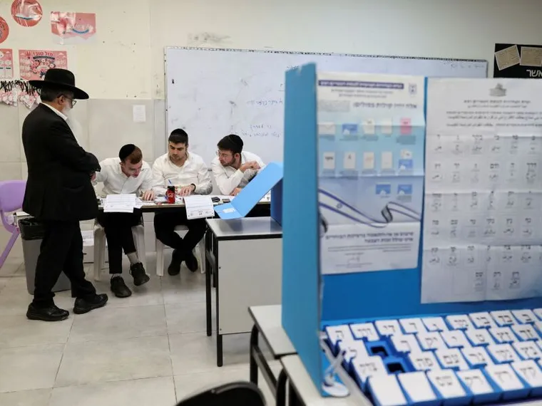 Il giallo dei "brogli annunciati" e i soldi del Qatar: ora Netanyahu contesta il voto arabo
