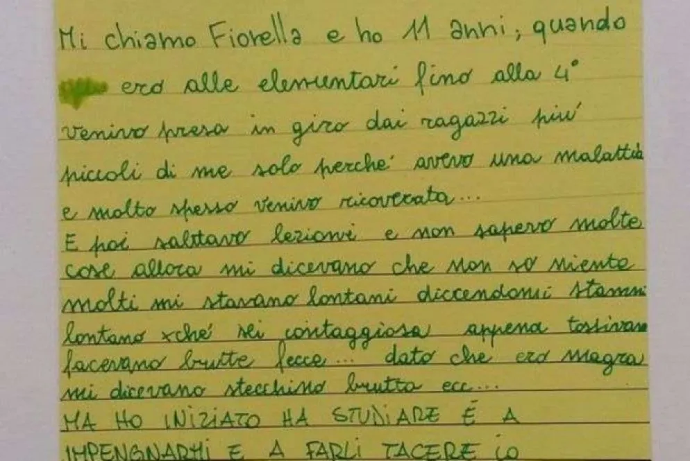 Fiorella, 11 anni, ricorda che alle elementari veniva «presa in giro dai ragazzi più piccoli solo perché avevo una malattia e molto spesso venivo ricoverata. Molti dicevano ‘stammi lontano perché sei contagiosa’ e appena tossivo facevano brutte facce. Io sapevo cosa voleva dire soffrire. Mai deridere gli altri senza sapere di cosa soffrono».