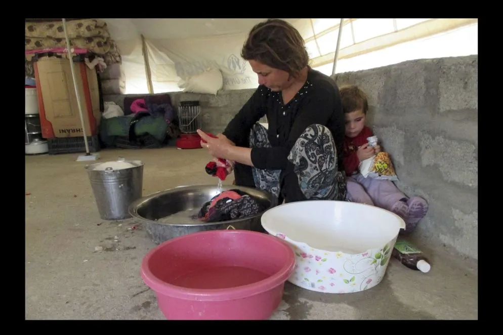 Lavigne Furman, trenta anni. Sta lavando i vestiti dei suoi bambini. Vivere in un campo profughi non significa che non possano indossare vestiti puliti.