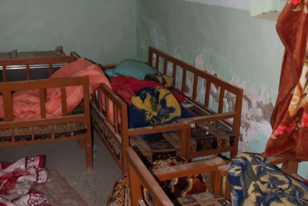 Una stanza trasformata in base del Daesh nella portineria della Chiesa di Mar Addi a Karamles
