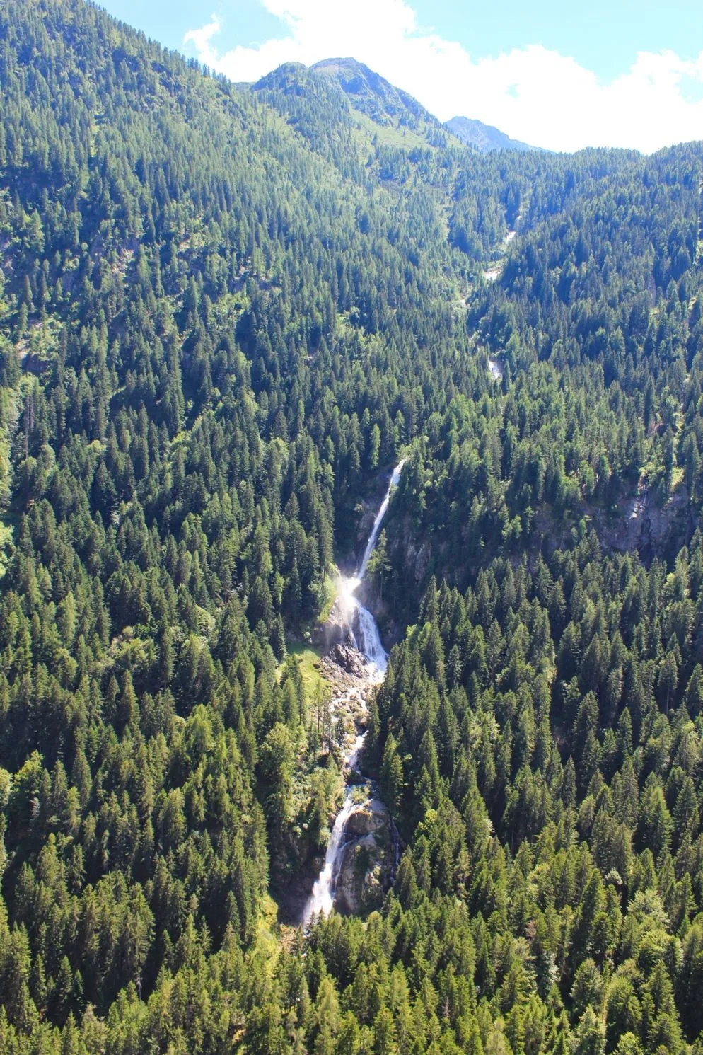 Panoramica delle cascate di Làres (acqua dell’Adamello).