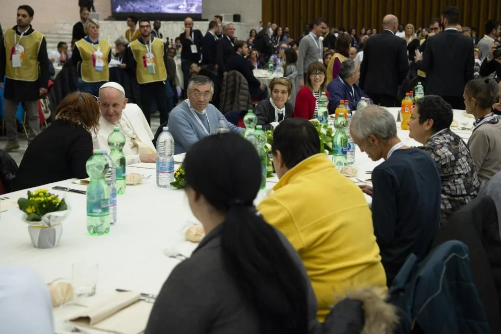 Il 20 novembre, Giornata del povero, il Pontefice condivide il pranzo con poveri e volontari (Siciliani)