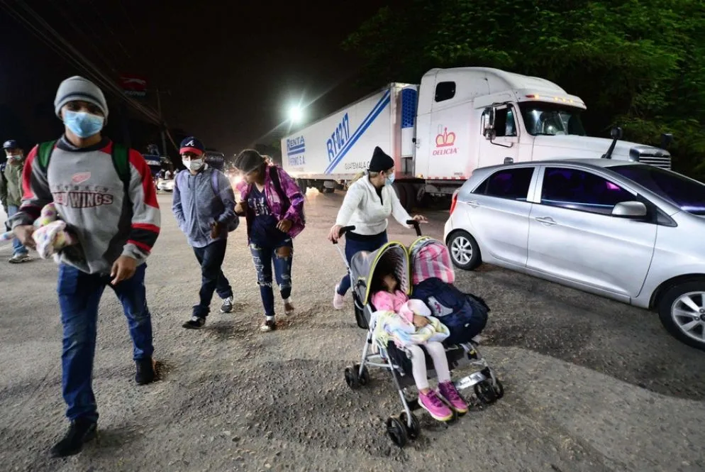 Il raduno dei migranti a San Pedro Sula: sono arrivati ieri da tutto il Paese per partire in gruppo verso el Norte