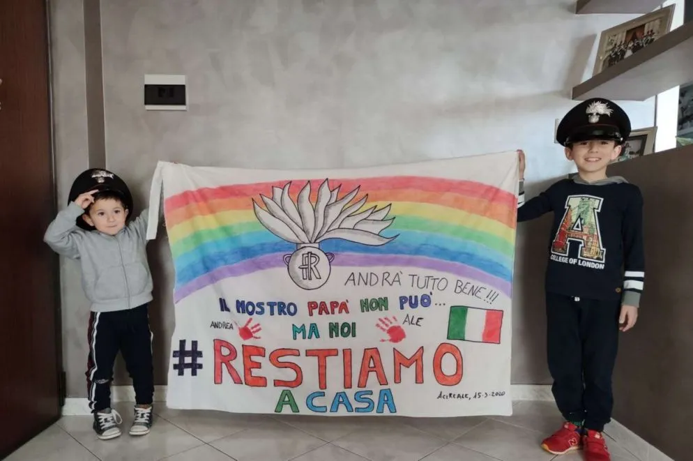 In questi giorni si legge ovunque e forse la scriviamo anche noi: “Andrà tutto bene” è la frase slogan della pandemia da coronavirus in cui siamo immersi. Un motto che vuole essere un invito a non perdersi d’animo di fronte all’incertezza di quel che sarà. Un richiamo al valore della speranza, che non finisce mai.