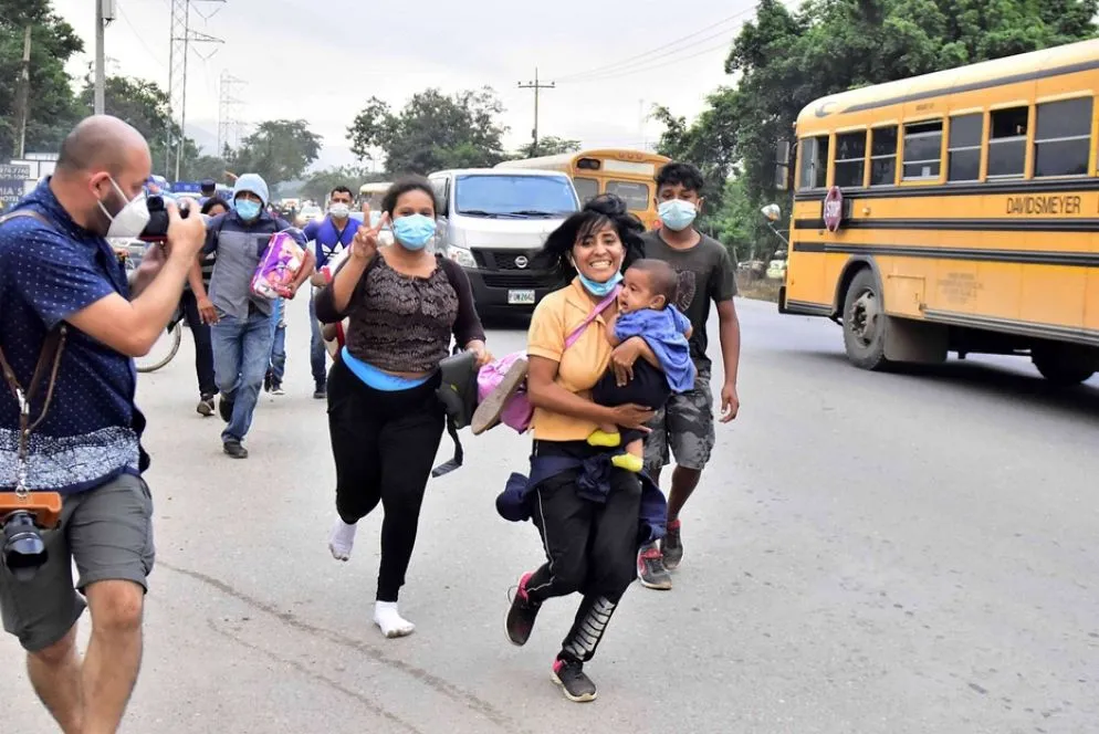 L'inizio del viaggio è la parte in cui prevale la speranza di riuscire a fuggire dall'incubo di miseria e violenza
