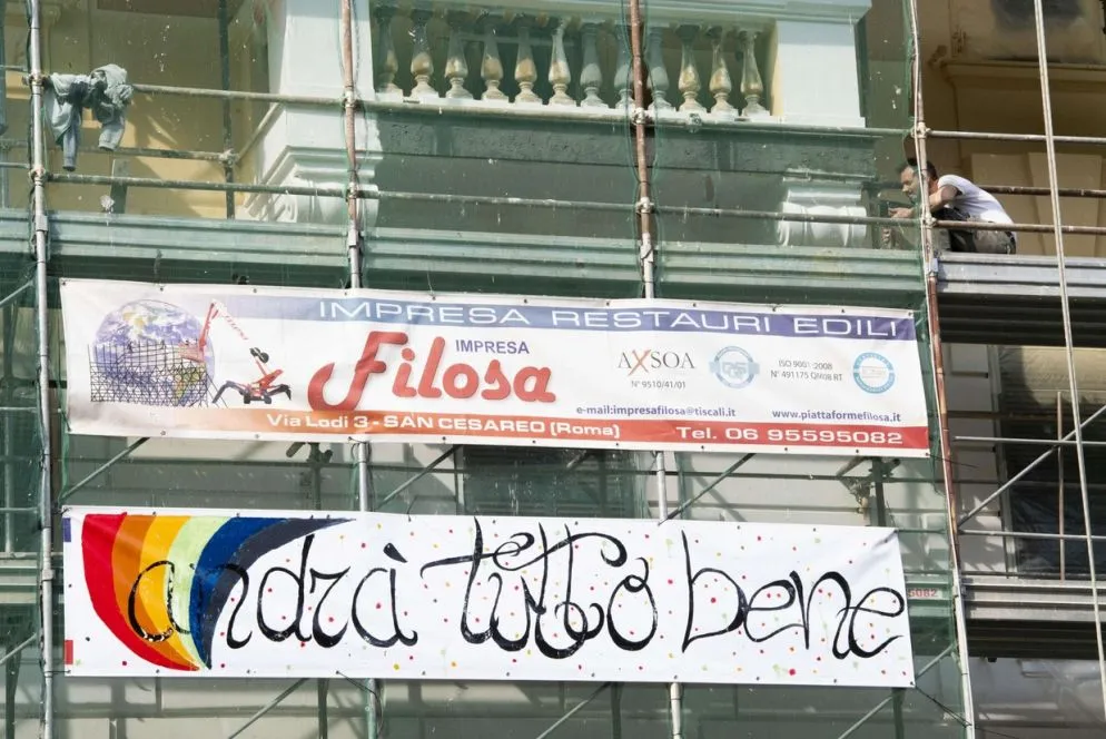 Su Avvenire abbiamo spiegato da dove nasce la citazione, divenuto hashtag sui social network #Andràtuttobene: la sua origine religiosa e mistica rimanda alla storia della beata Giuliana di Norwich: ecco l'articolo: https://tinyurl.com/ssc9yfy