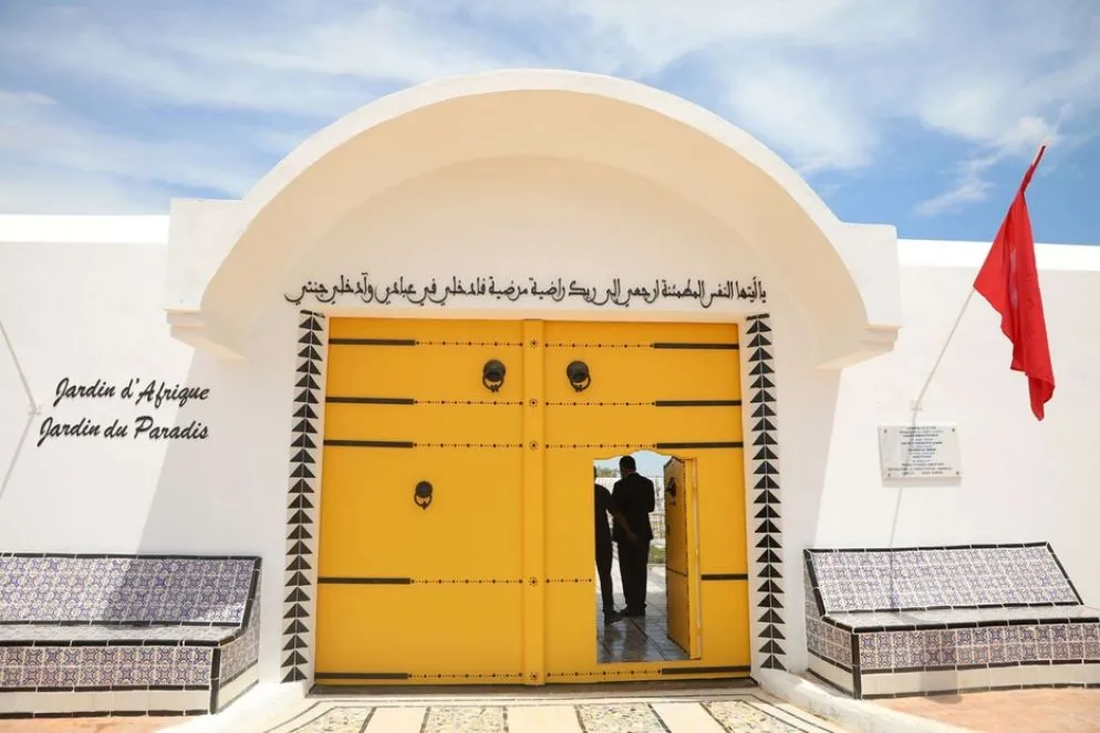 I cadaveri rinvenuti in Tunisia appartengono a persone di origine africana ma anche mediorientali e asiatici. Dalla Libia o dalle coste della Tunisia tentano di raggiungere l’Europa accettando di salire su gommoni o imbarcazioni obsolete e insicure, spesso pagando ingenti somme di denaro a trafficanti senza scrupoli.
