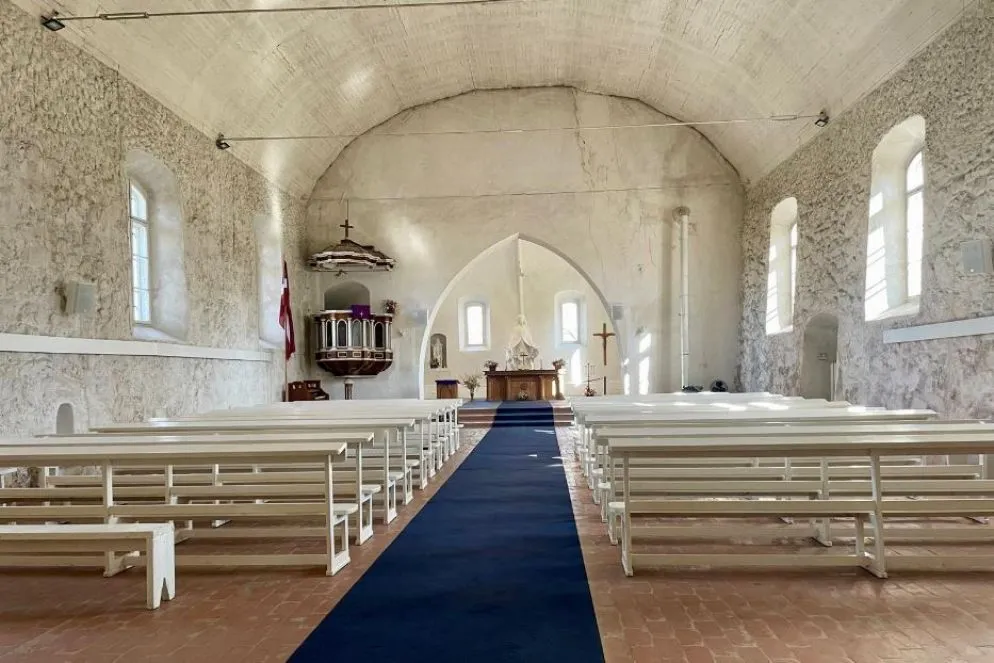 Gli interni della chiesa di Sigulda