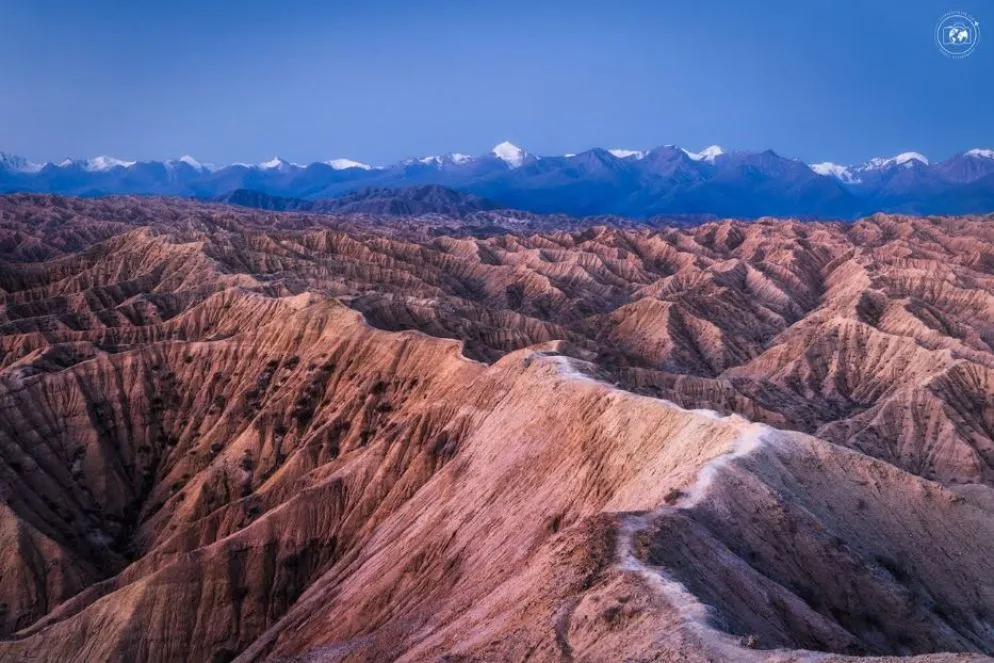 Kirghizistan, il canyon Ak Say e le vette de Tian Shan sullo sfondo