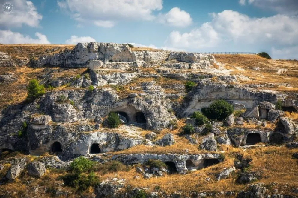 Le antiche grotte di fronte a Matera