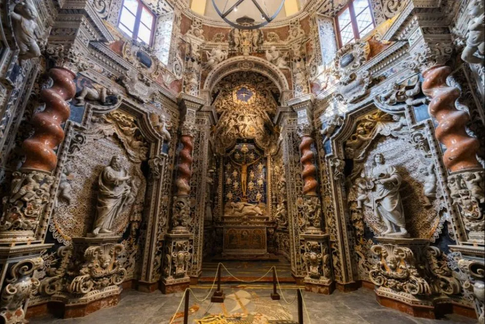 La cappella del crocifisso, gioiello barocco, all'interno del Duomo di Monreale