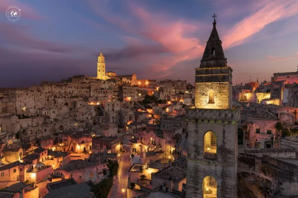 Matera, vista del Sasso Barisano al tramonto