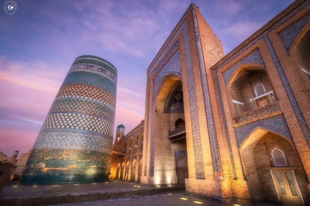 Il leggendario minareto di Khiva, rimasto compiuto solo a metà