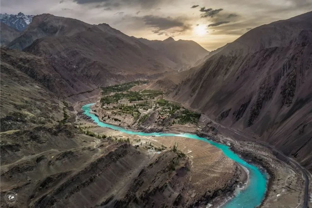 Il fiume Indo che si addentra nella valli del Ladakh