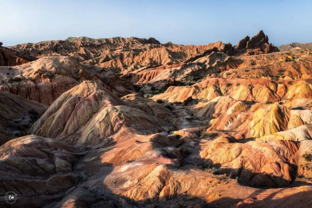 Kirghizistan, il canyon delle favole con i suoi colori sgargianti