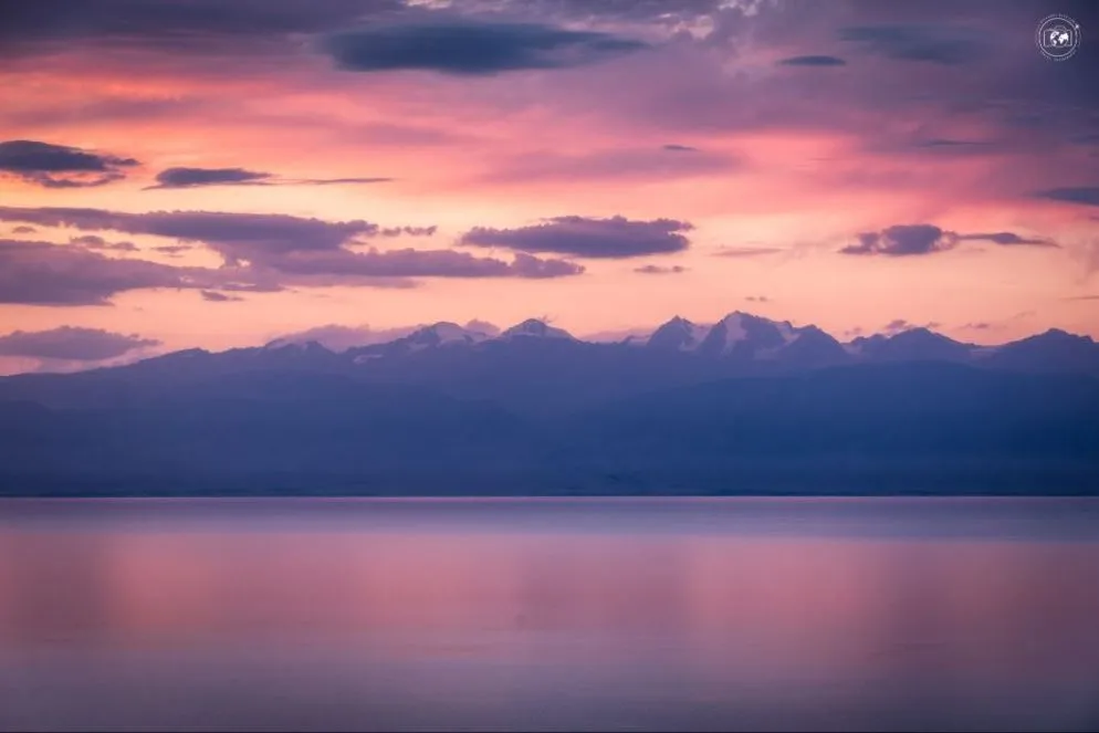 Kirghizistan, tramonto sul lago Yssiköl