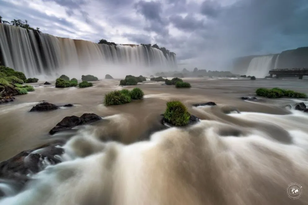 Le cascate del fiume Iguazù viste dal lato del Brasile