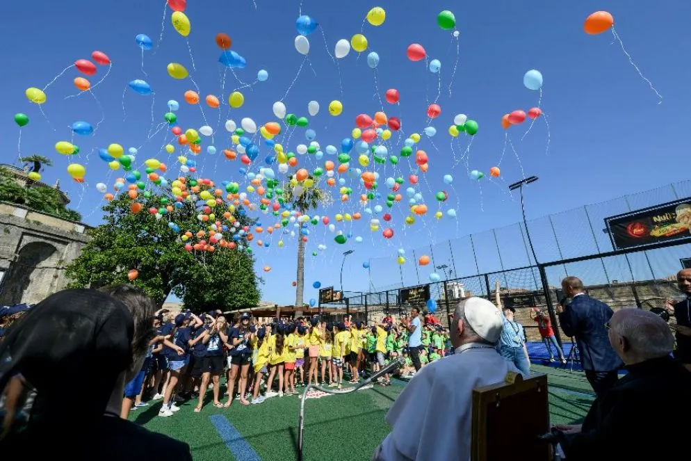 Il lancio dei palloncini del Papa assieme ai ragazzi dell'Estate ragazzi in Vaticano