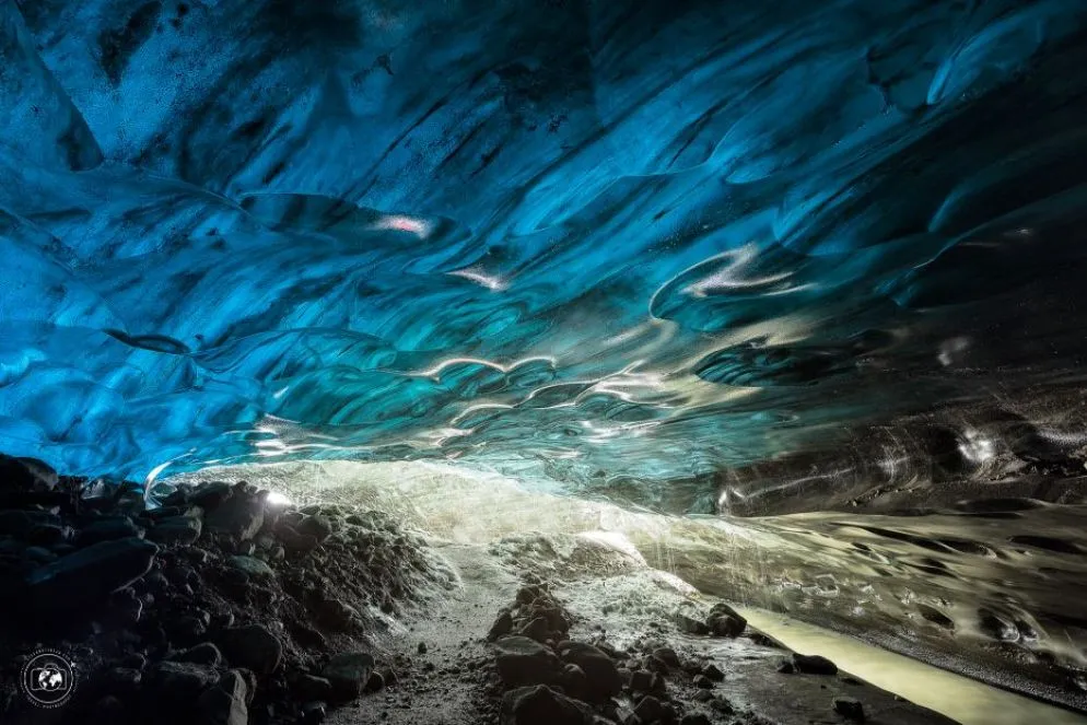 Una grotta di ghiaccio del Vatnajokull