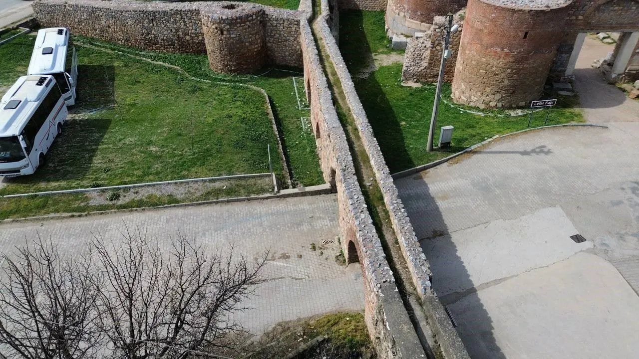 L’acquedotto romano lungo circa 23 chilometri a Iznik