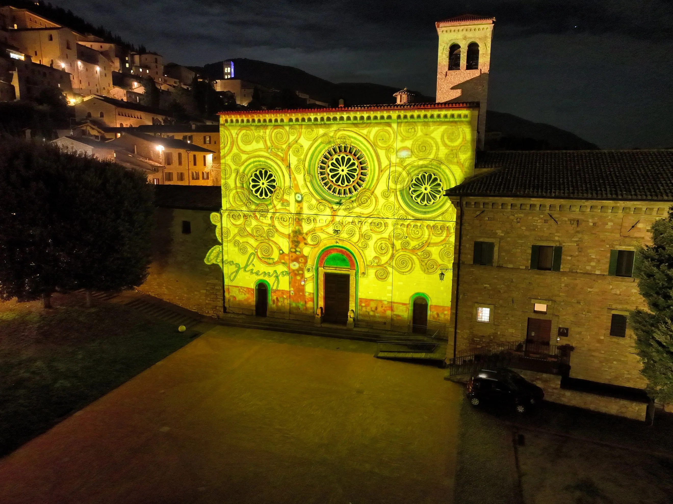 Klimt sull’Abbazia di San Pietro ad Assisi / Ufficio stampa Città di Assisi