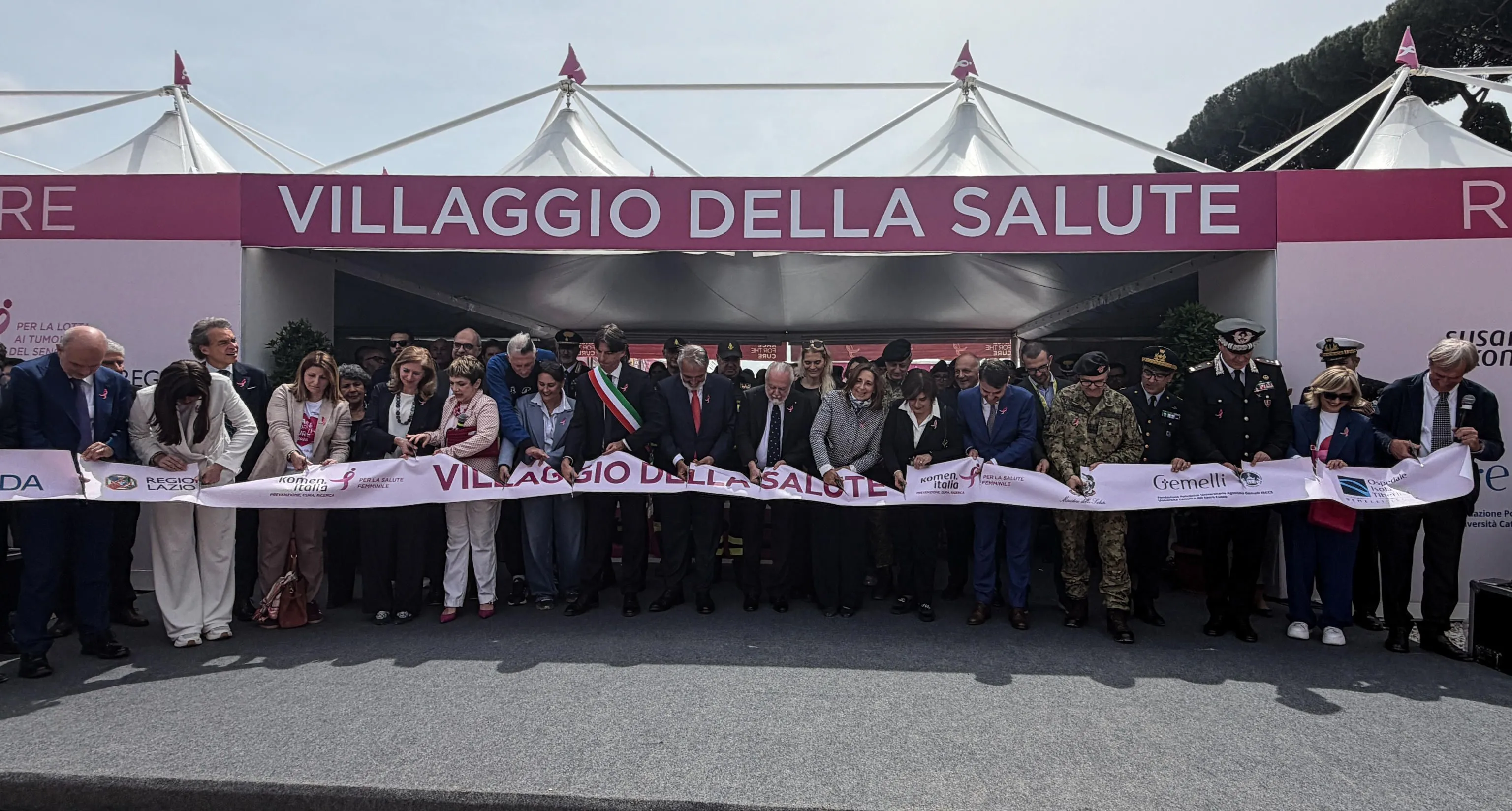 Un momento al Circo Massimo durante la cerimonia di inaugurazione del Villaggio della Salute Race for The Cure. ANSA/GIUSEPPE LAMI