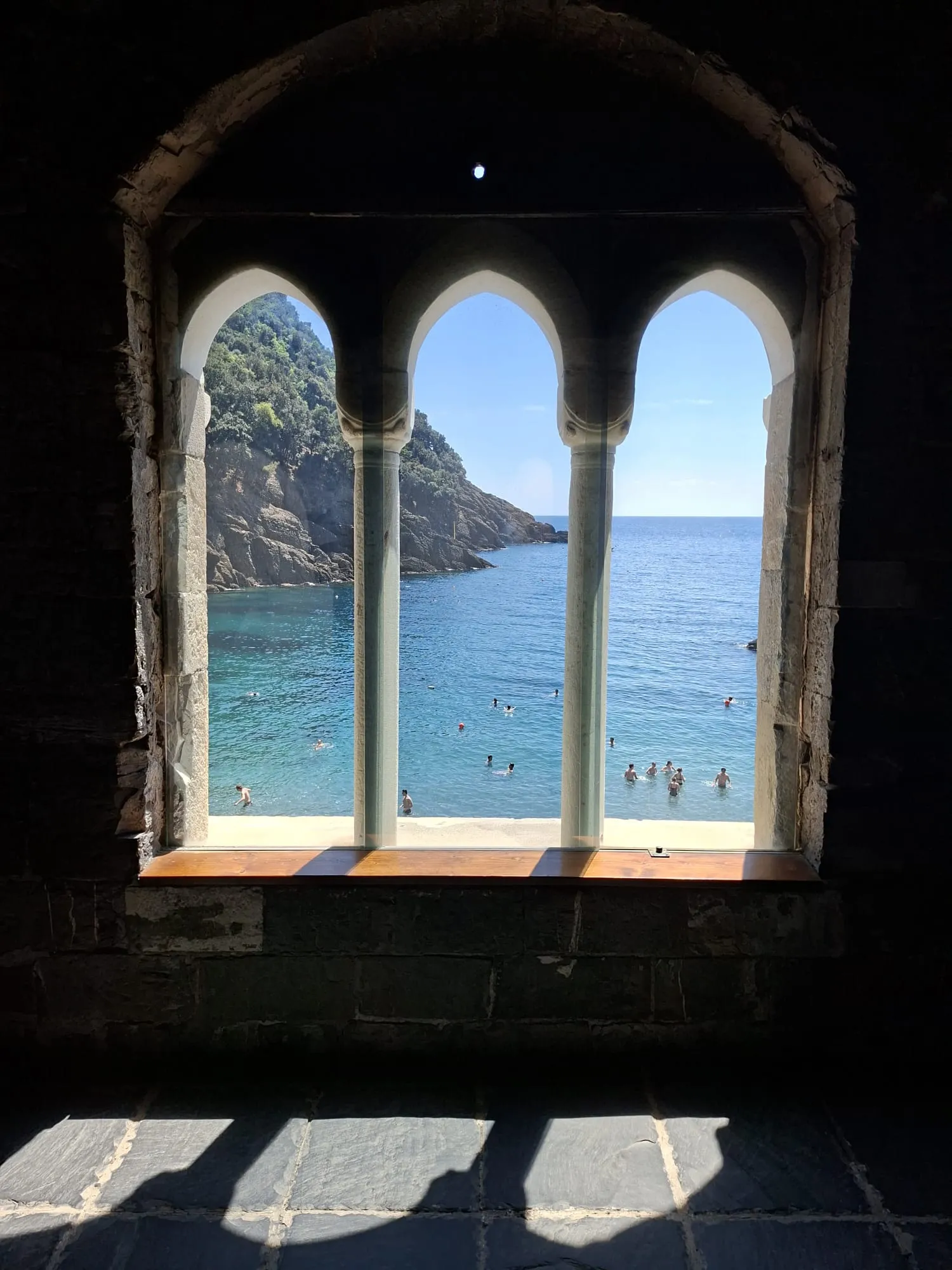 Il mare dall'interno dell'abbazia di San Fruttuoso