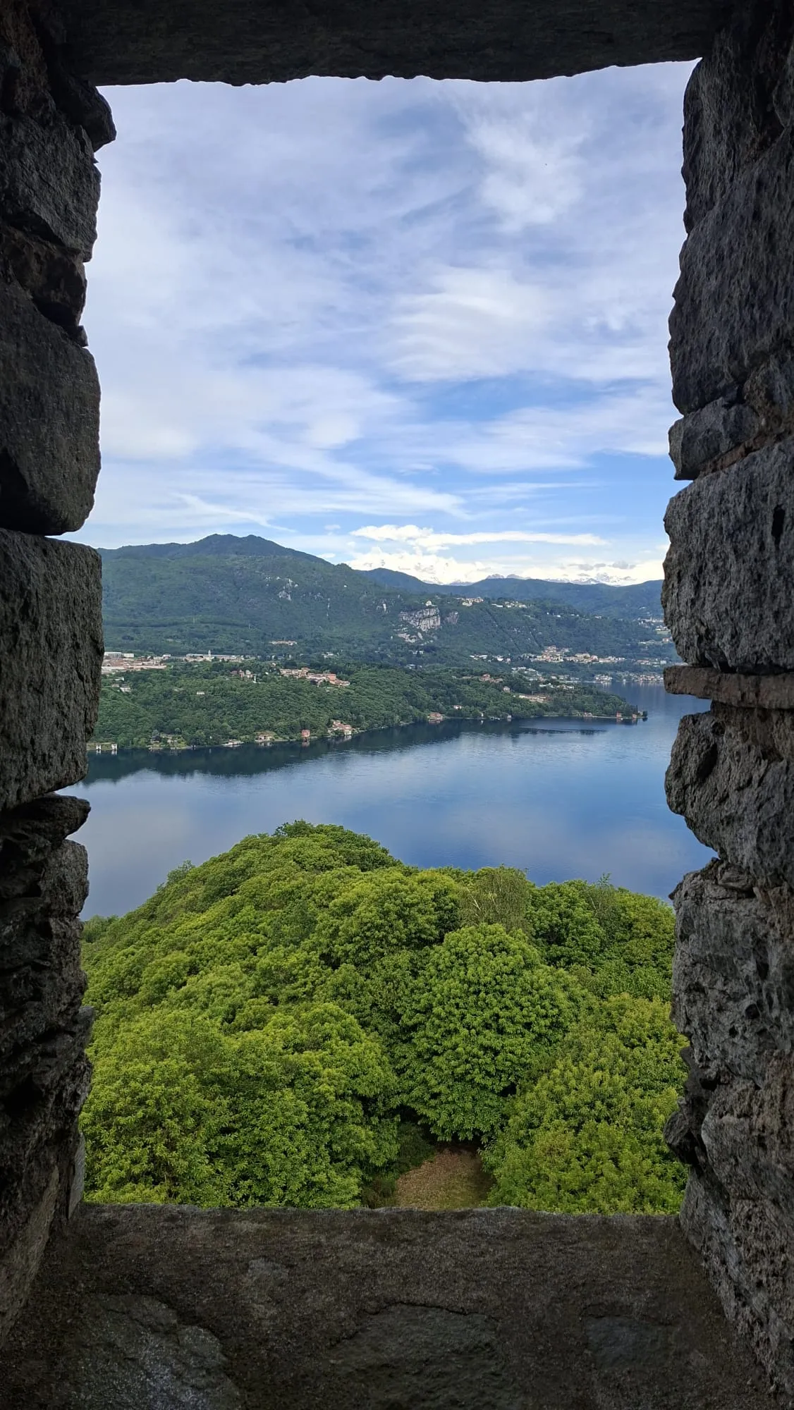 In cima alla Torre di Buccione, la vista meravigliosa e inedita sul Lago d'Orta / G.Matarazzo