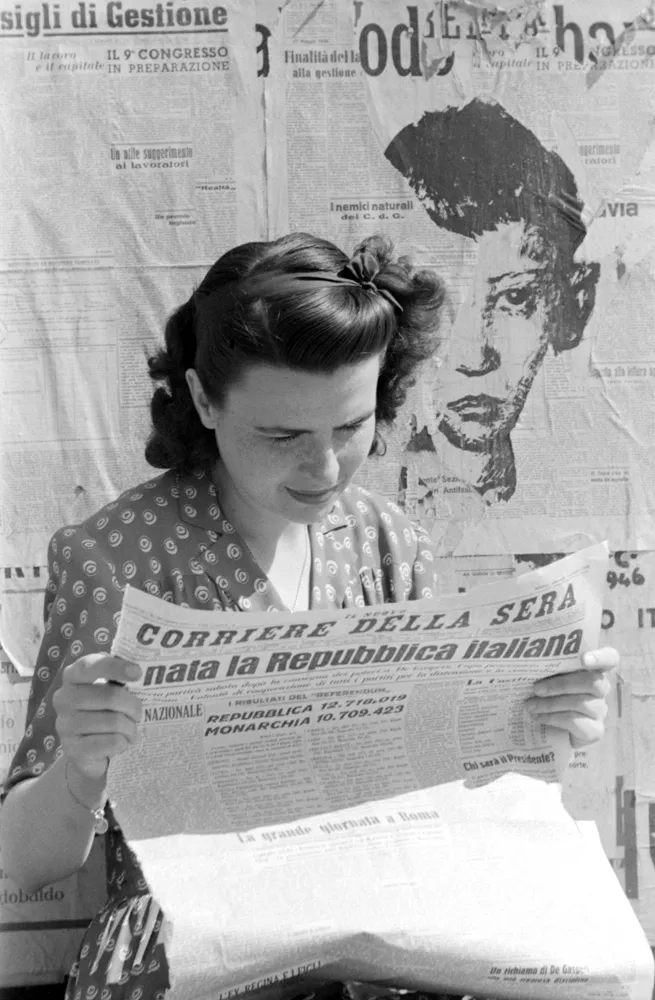 10.Federico Patellani, Immagine dal servizio fotografico realizzato per creare la copertina del settimanale “Tempo” n. 22 del 15-22 giugno 1946 in cui annunciare la vittoria della Repubblica, 6-10 giugno 1946 © Archivio Federico Patellani, courtesy Regione Lombardia / Museo Nazionale di Fotografia, Milano-Cinisello Balsamo