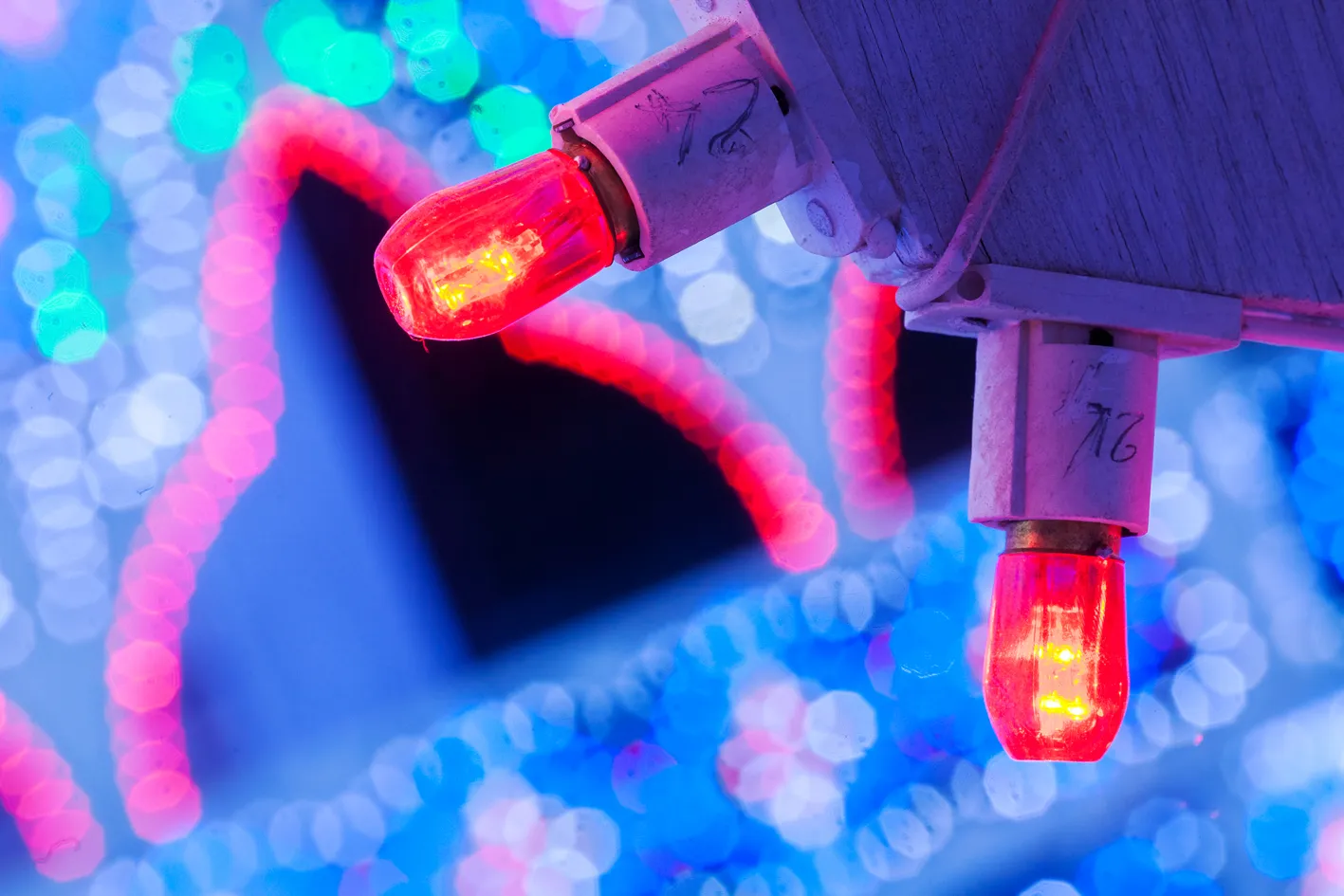 Particolare del Tunnel barocco realizzato dall’azienda Massimo Mariano. Festa delle luminarie di Santa Domenica, Scorrano (Lecce) / Massimiliano Rella