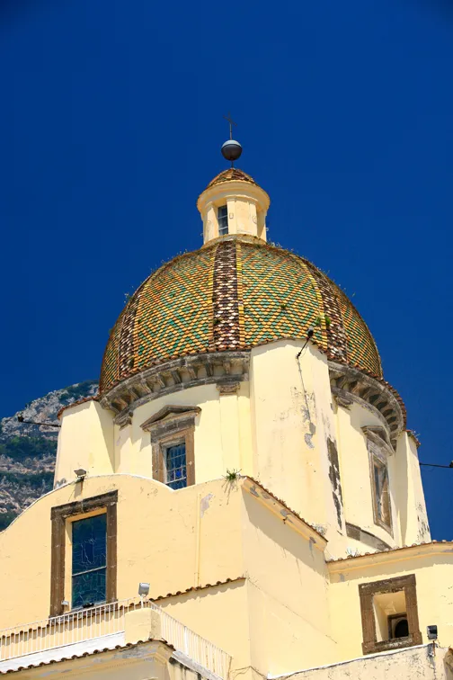Particolare del campanile in ceramica della chiesa di Santa Maria Assunta / Massimiliano Rella