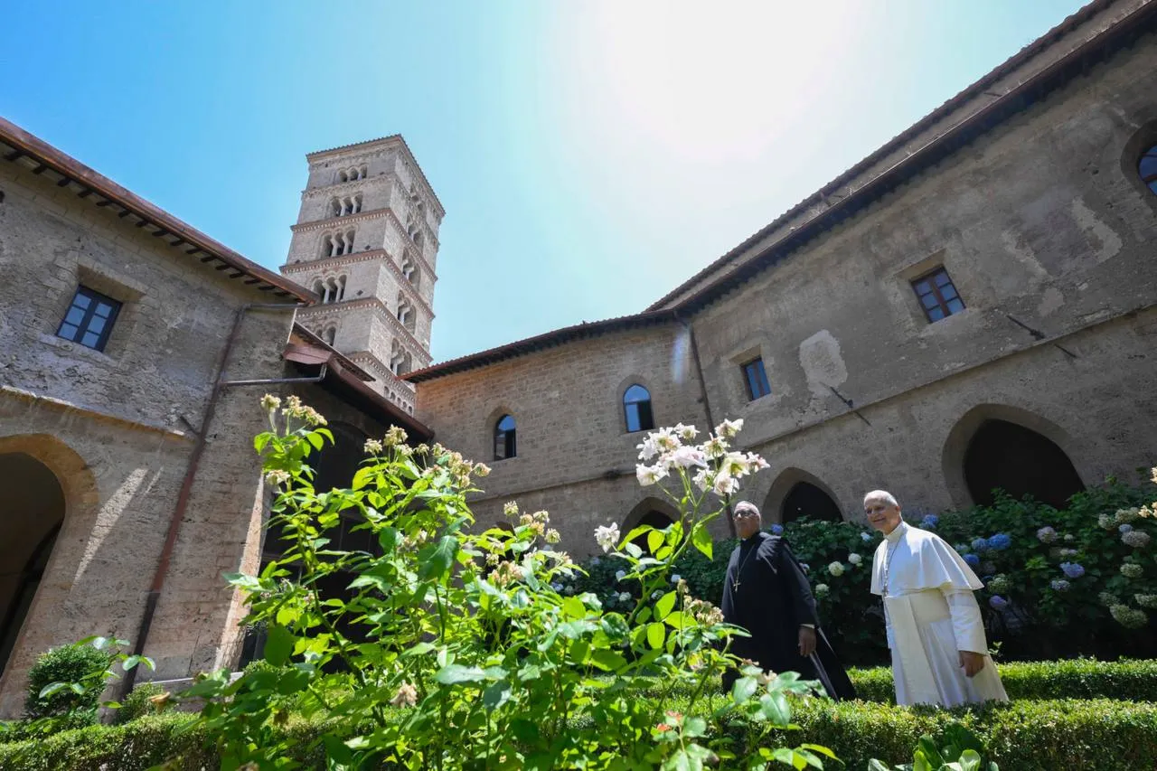 Il Papa nel monastero di San Benedetto a Subiaco, dove si è fermato a pranzo prima di tornare a Castel Gandolfo / VATICAN MEDIA