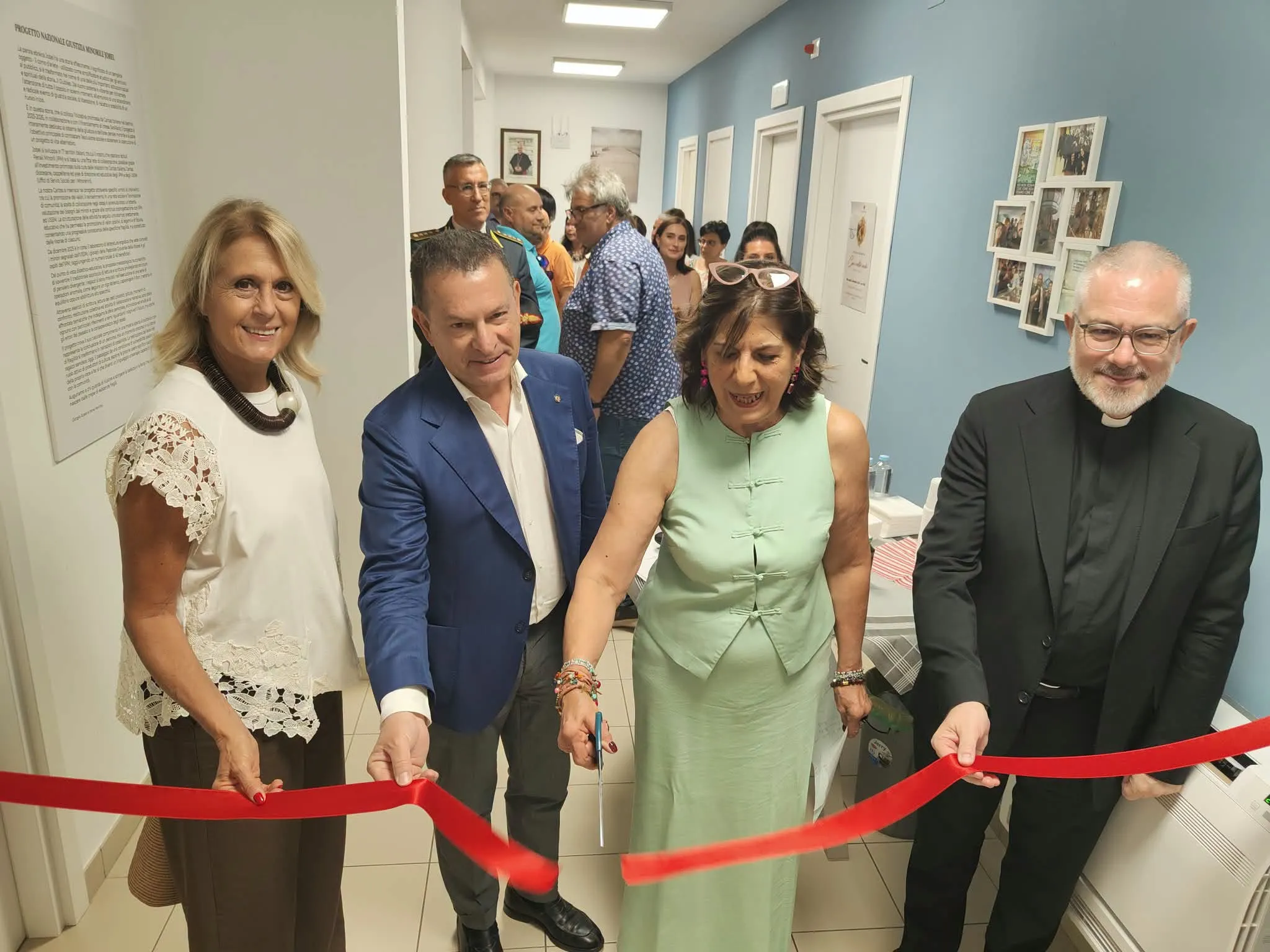 L'inaugurazione della mostra nel Centro Caritas “A Casa di Leo”