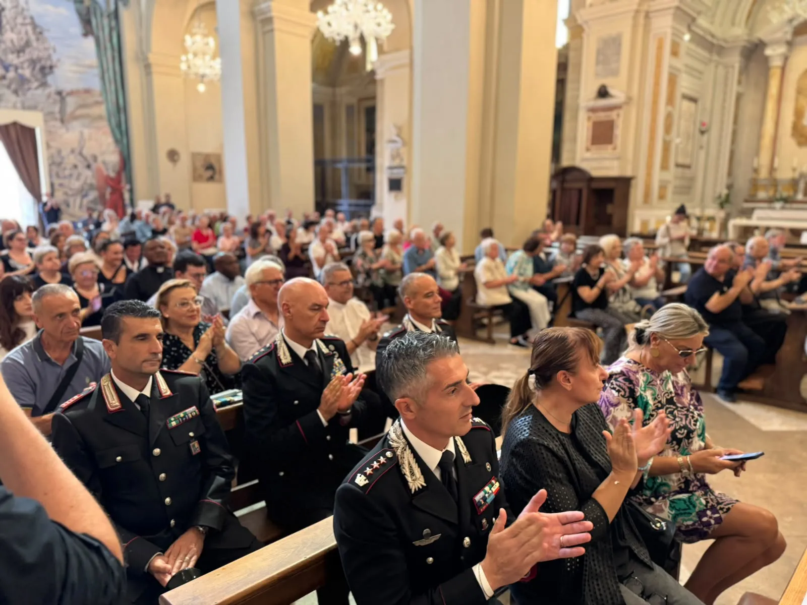 I fedeli e le autorità civili militari nella Cattedrale di Terni /  / Diocesi di Terni-Narni-Amelia