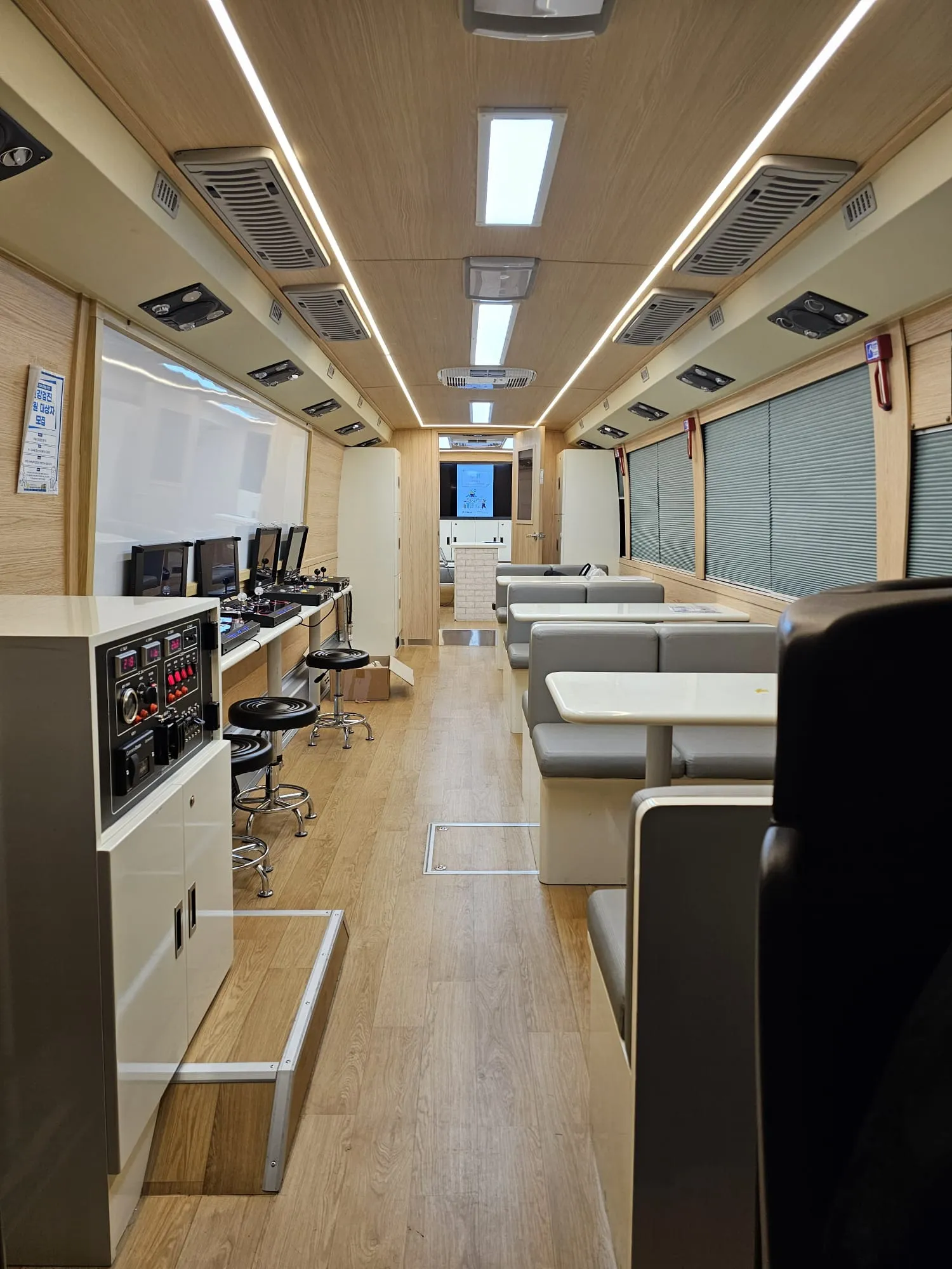 Il pullman di Azit / Vincenzo Bordo