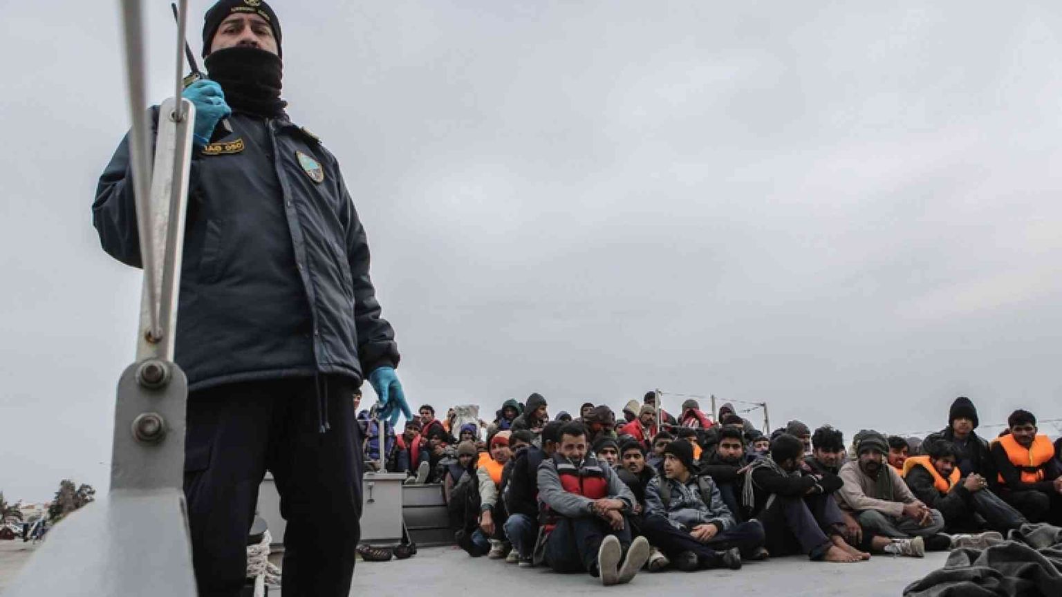 L'Italia cede all'Ue: migranti schedati