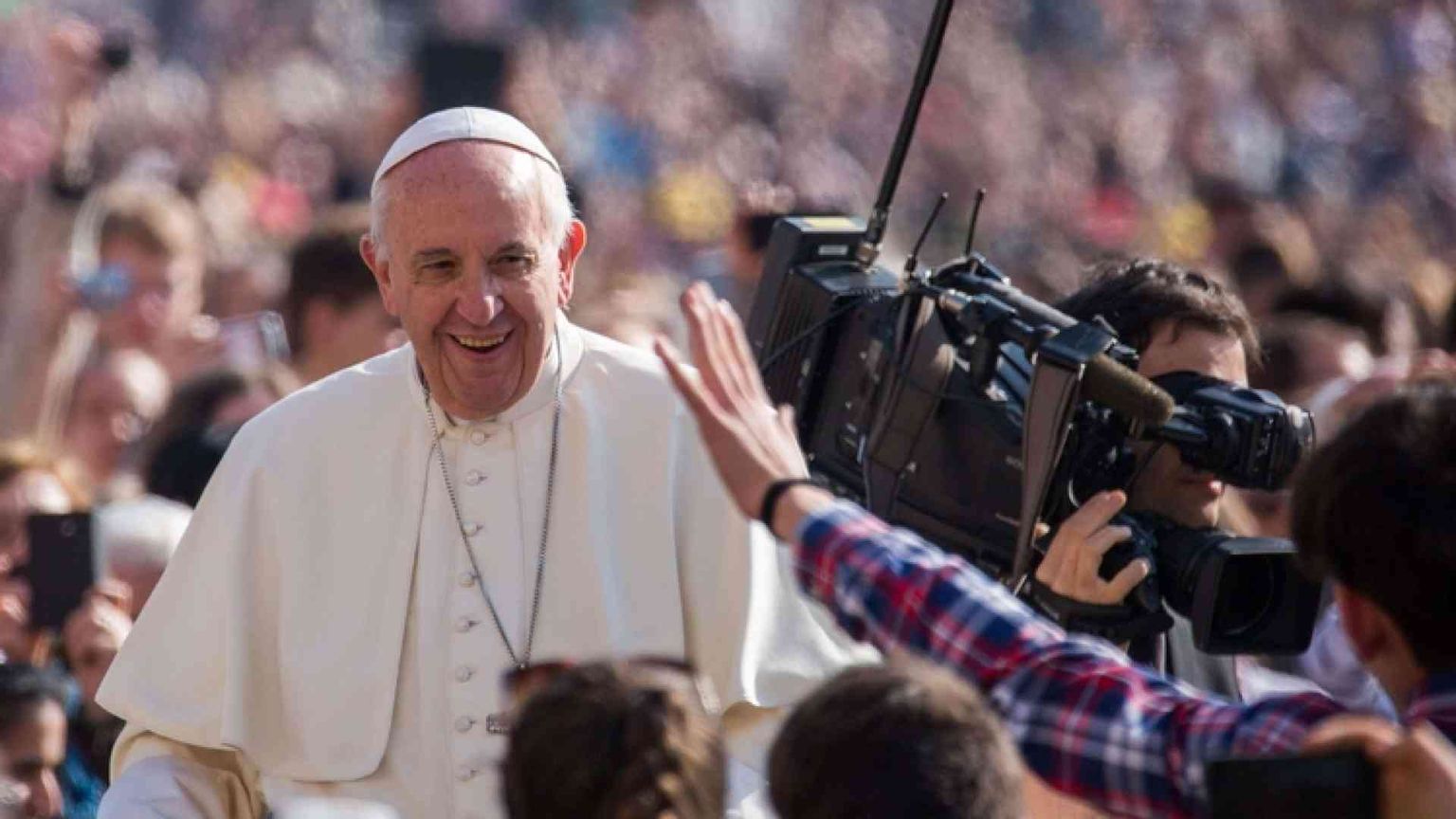 Papa Francesco: lotteria di beneficenza per i profughi