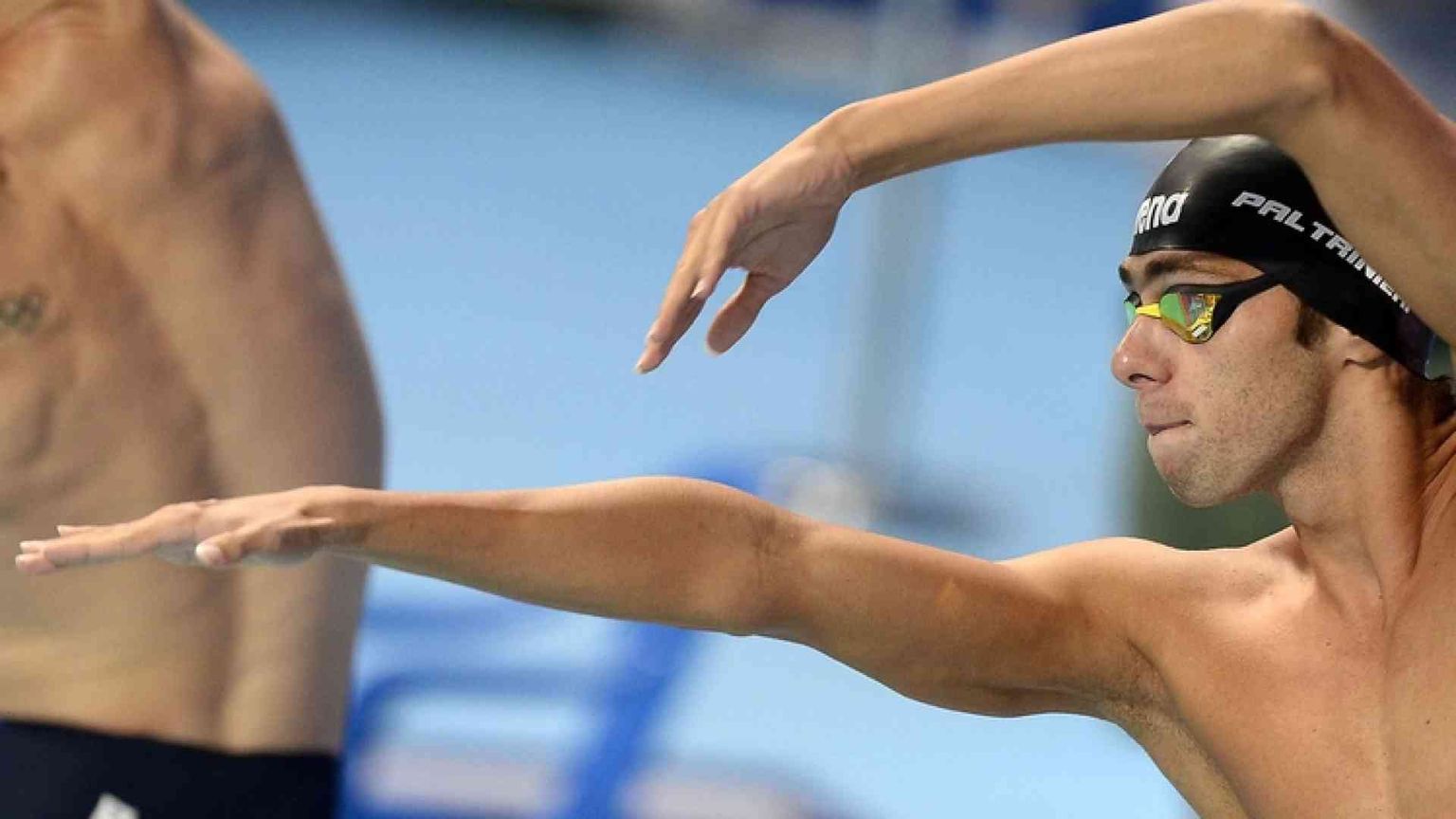 Paltrinieri, il faro acceso nell'acqua azzurra