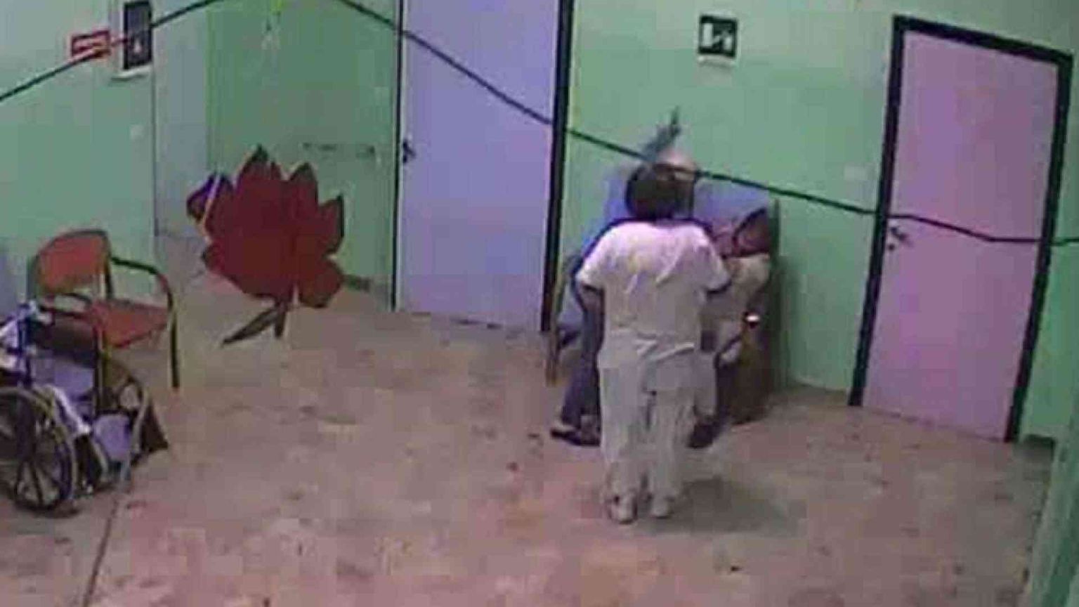 «Anziani maltrattati. Fastidio per la fragilità»