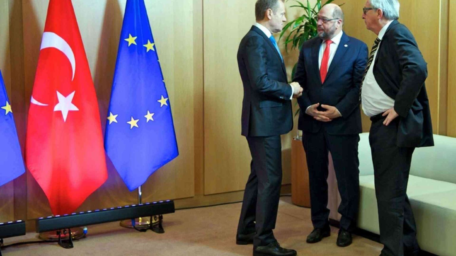 Migranti, la Turchia chiede altri 3 miliardi