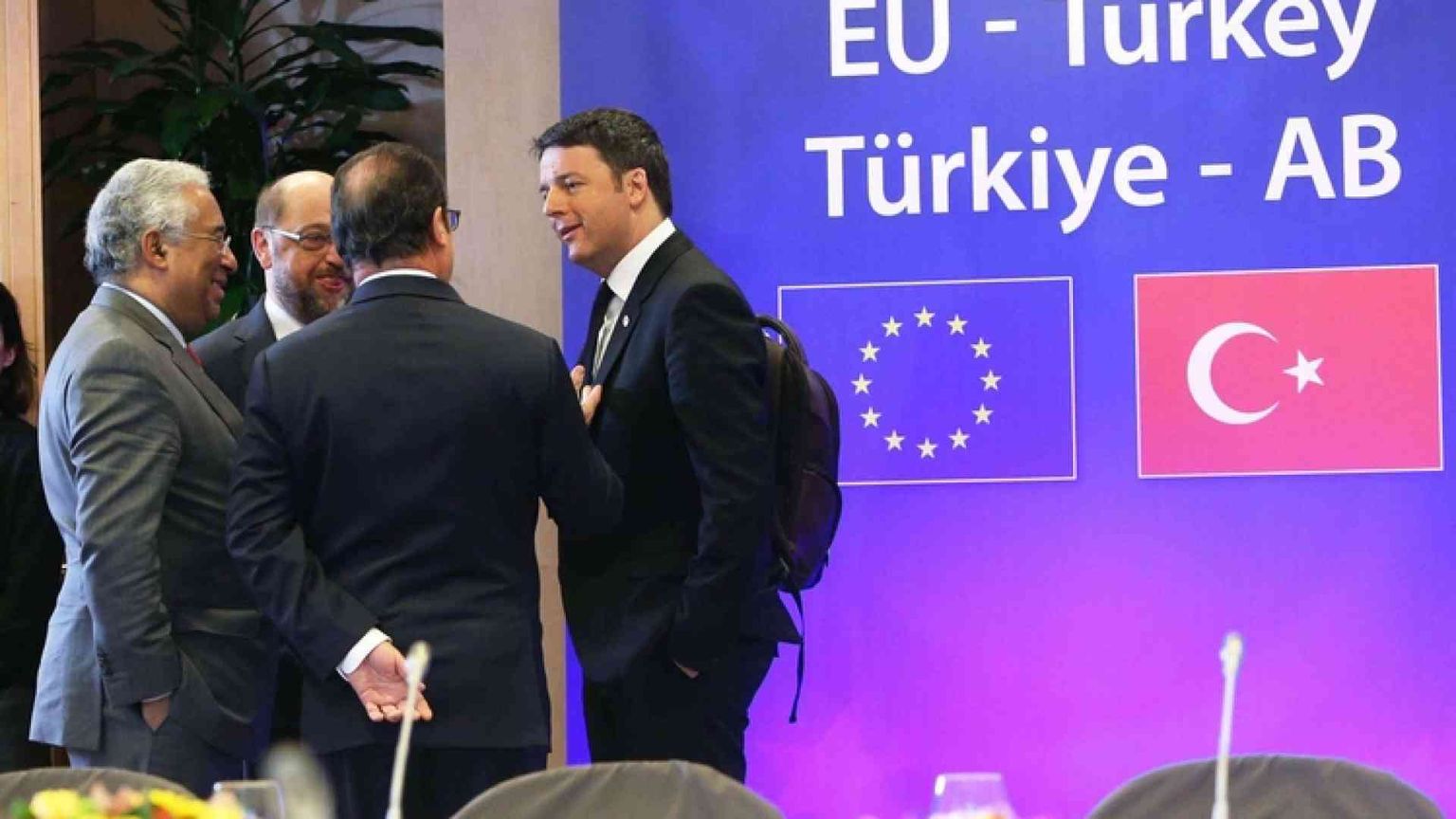 Migranti, la Turchia strappa altri 3 miliardi