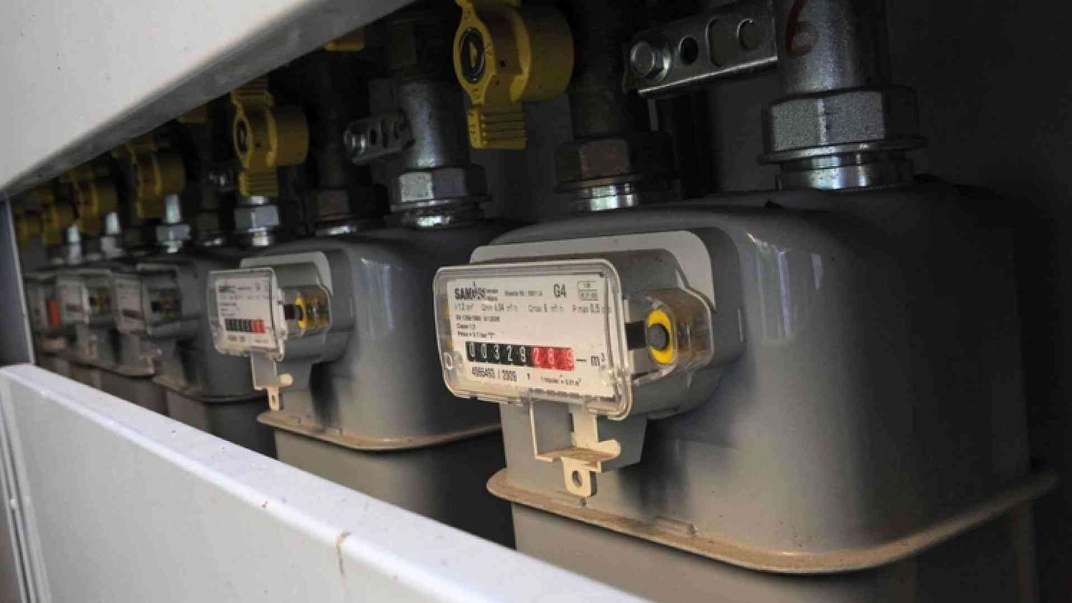 Bollette: ribasso per luce e gas. Non per l'acqua